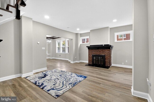 Building Photo - 2417 Washington St