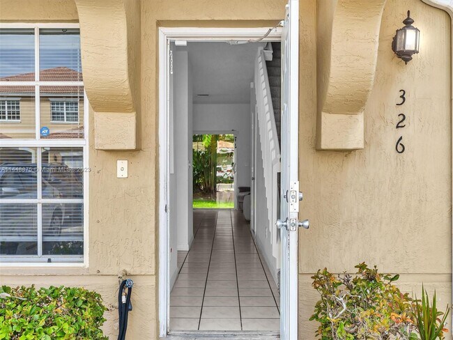 Foto del edificio - 326 SW 120th Ave