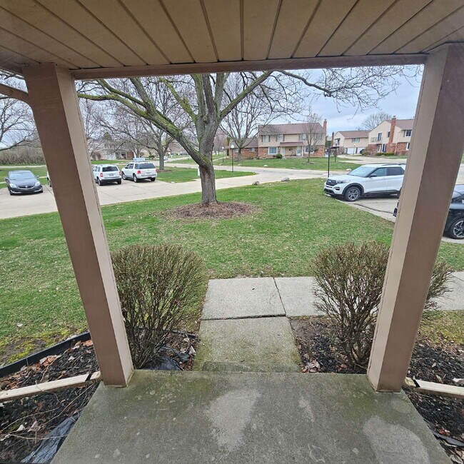 Foto del edificio - Updated 2 Bed Ranch Condo w/ Garage in Chesterfield, Prime Location