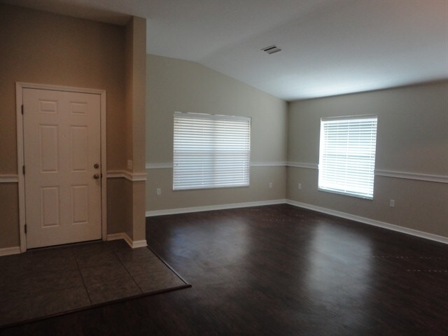 Building Photo - 4015 Warwick Hills Dr