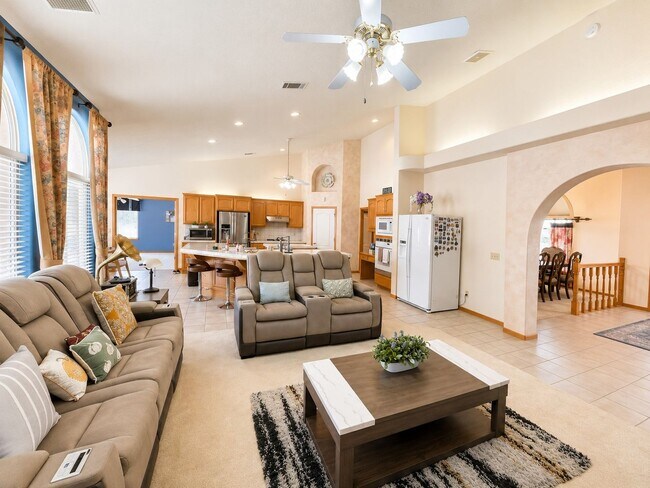 Foto del edificio - Spacious Apple Valley Home with RV Parking & Desert Views
