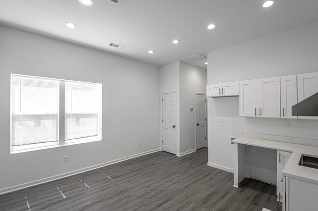 Foto del edificio - 214 S Park St