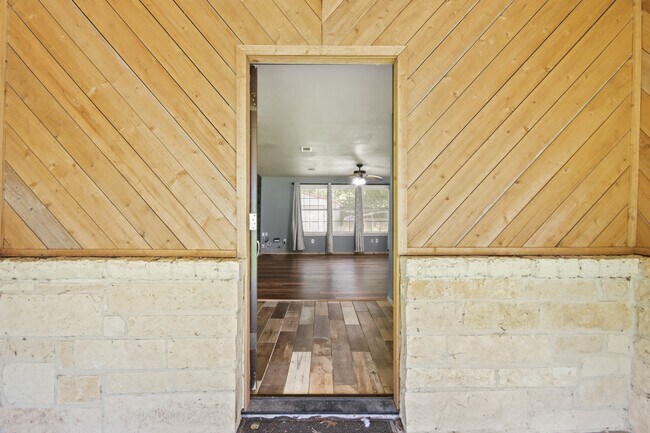 Building Photo - 432 Co Rd 4284