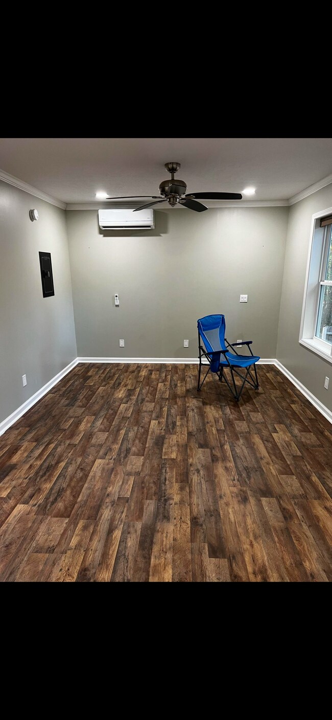 Includes everything internet electic heat a/c garbage outside maintenance.. just bring furniture - 289 Fox Trl