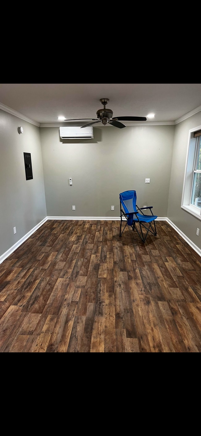 Includes everything internet electic heat a/c garbage outside maintenance.. just bring furniture - 289 Fox Trl