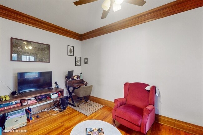 Foto del edificio - 3017 W Logan Blvd