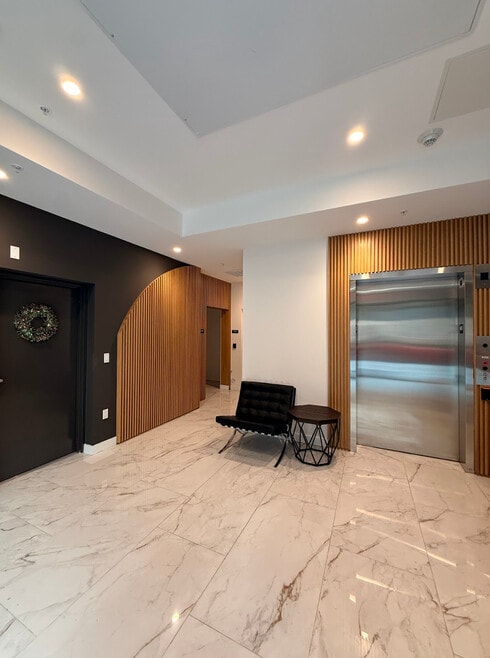 Building Photo - 748 S Irolo