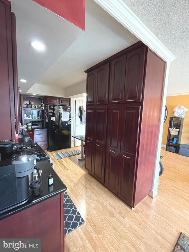 4515 Willard Ave Unit 1407S, Chevy Chase, MD 20815 Room for Rent in