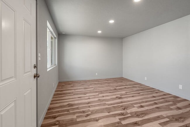 Foto del edificio - 1028 W 11th St