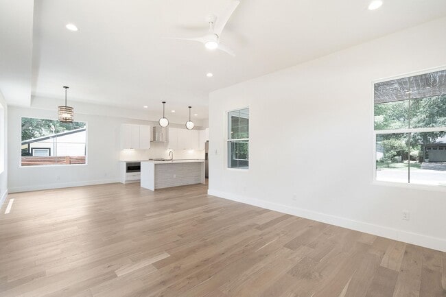Building Photo - Gorgeous Newer Build 3 bedroom, 2.5 bathroom home in Westgate!!!
