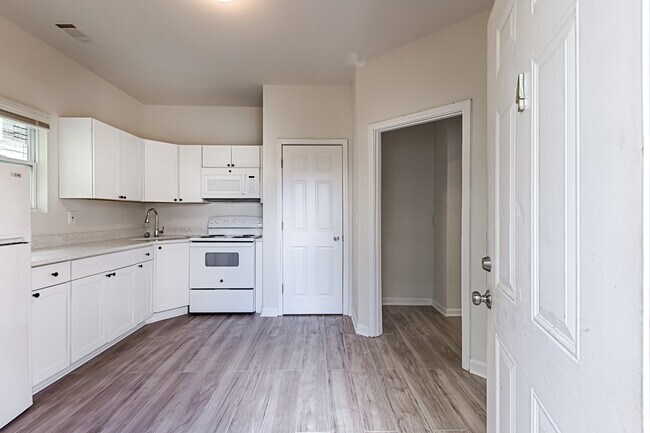 Building Photo - 987 Dimmock St SW