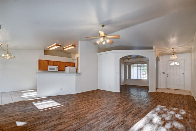 Foto del edificio - 4261 N Tonopah Dr
