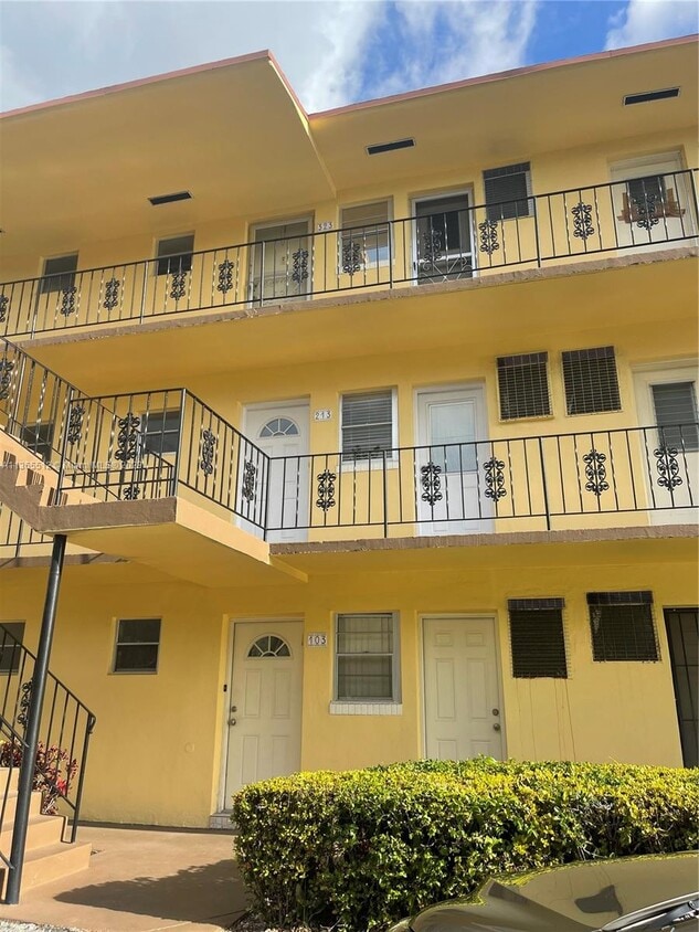 2810 NE 201st Terrace Unit G213, Miami, FL 33180 Condo for Rent in