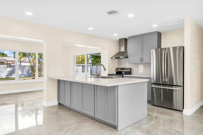 Foto del edificio - 461 NE 44th St