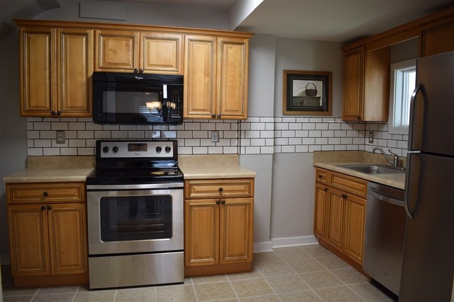 Building Photo - Apartment For Lease!!
