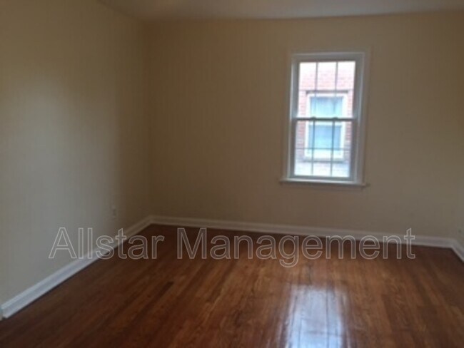 Building Photo - 330 E 211th St