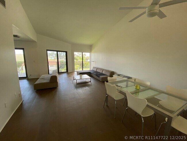 Foto del edificio - 5801 N Ocean Blvd