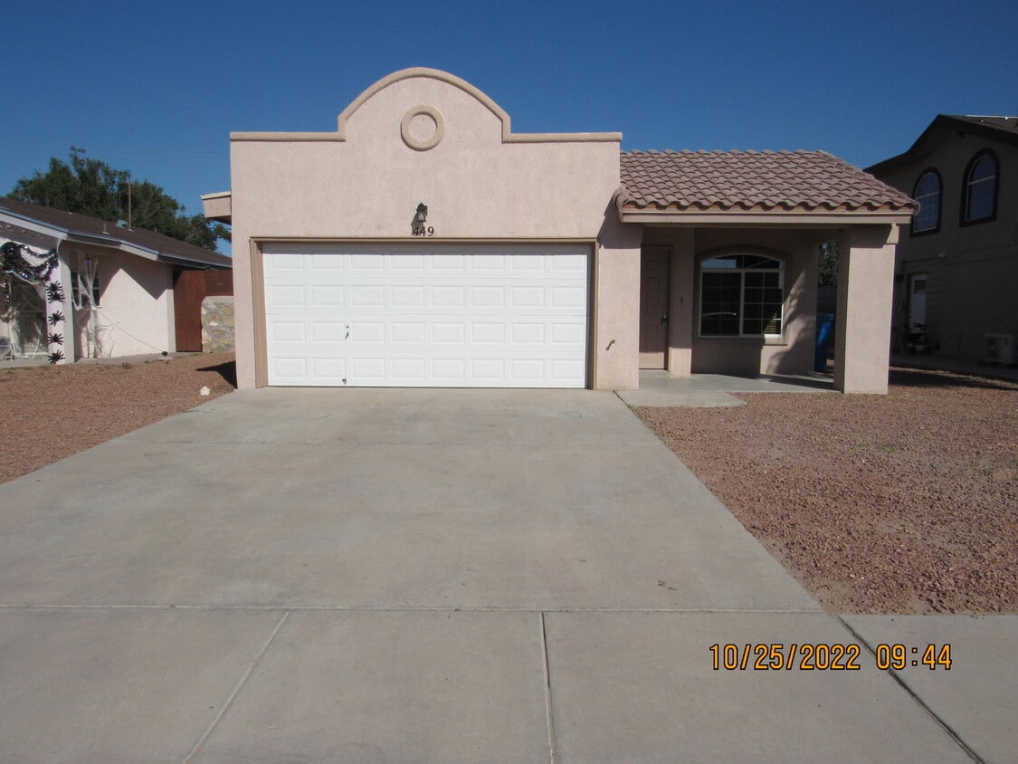 449 Valle Calido Dr, Socorro, TX 79927 House Rental in Socorro, TX