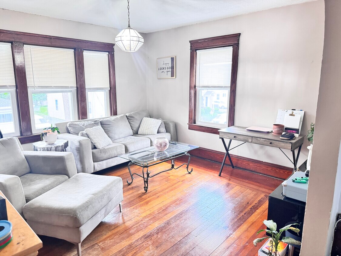 Primary Photo - 117 Hunts Ave