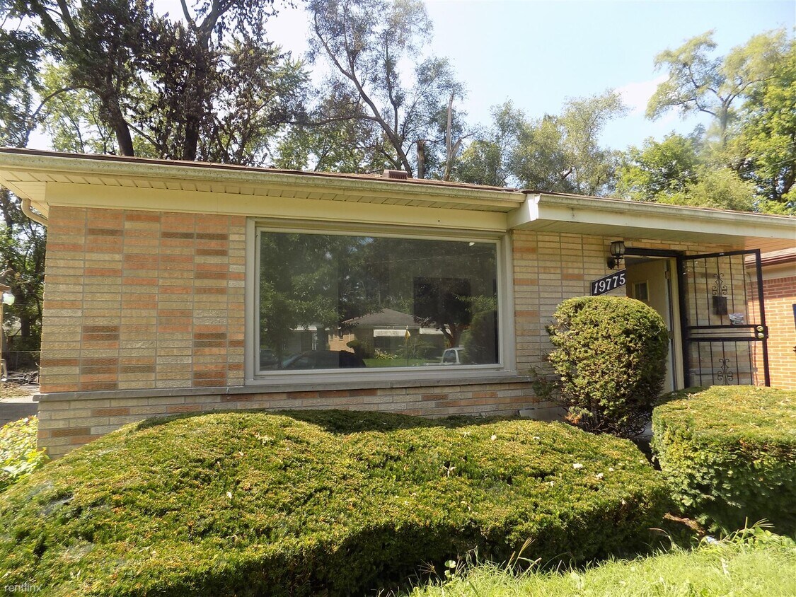 Primary Photo - 3 br, 1.5 bath House - 19775 Burgess