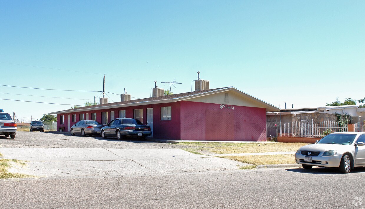 Foto principal - 8944 Norton St