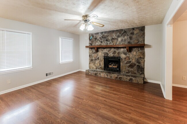 Building Photo - 1205 Masters Ln