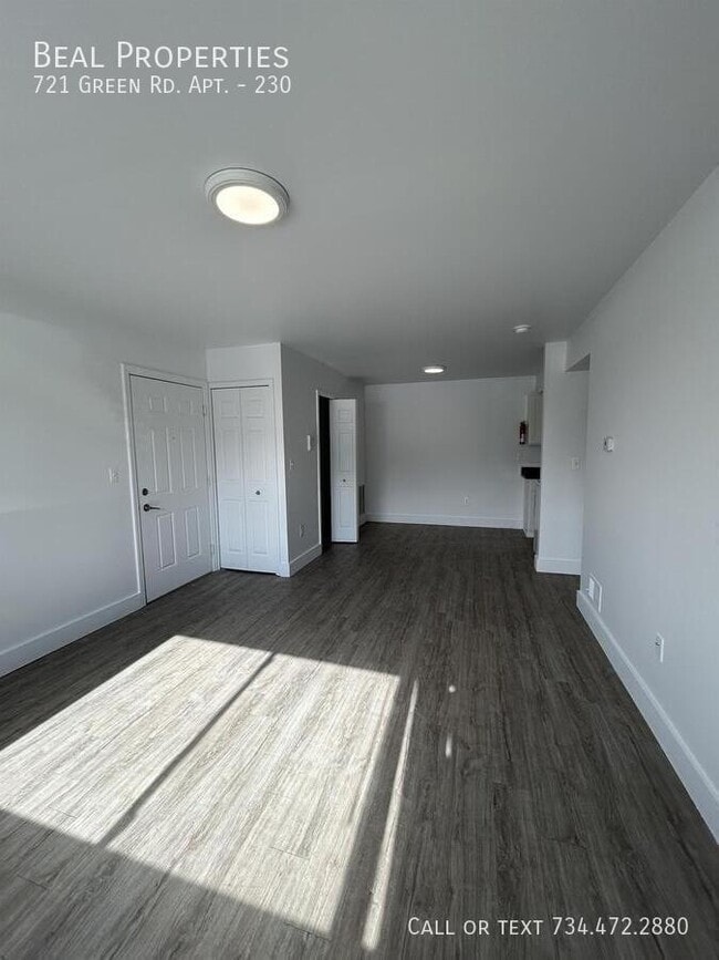 Foto del edificio - 721 Green Rd