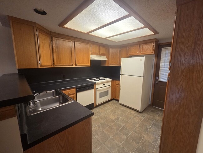 Building Photo - 2060 E Belmont St