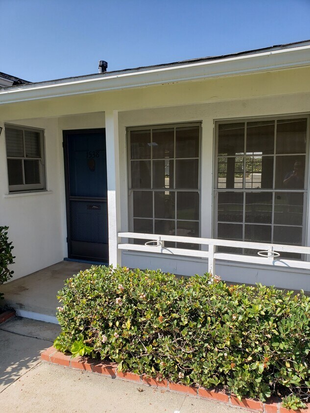Front door - 1538 Veteran Ave