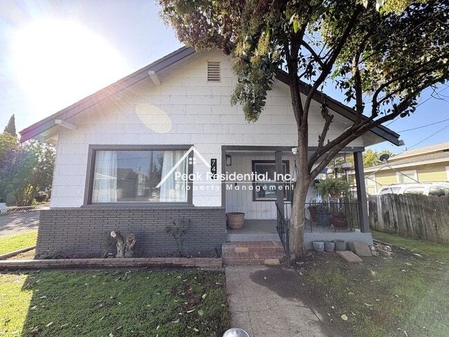 Building Photo - Updated 3bd/2ba North Sacramento House