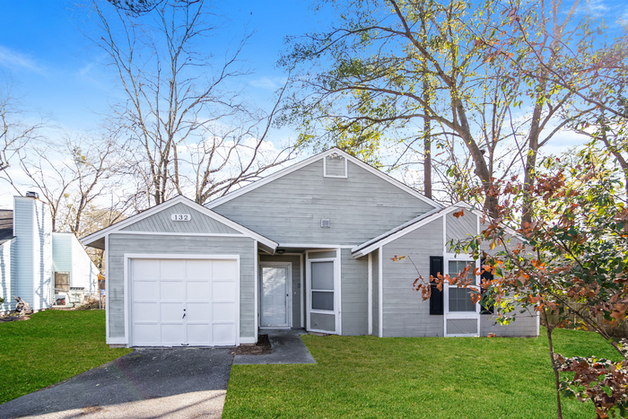 Primary Photo - Cozy Summerville Home Waiting for You!