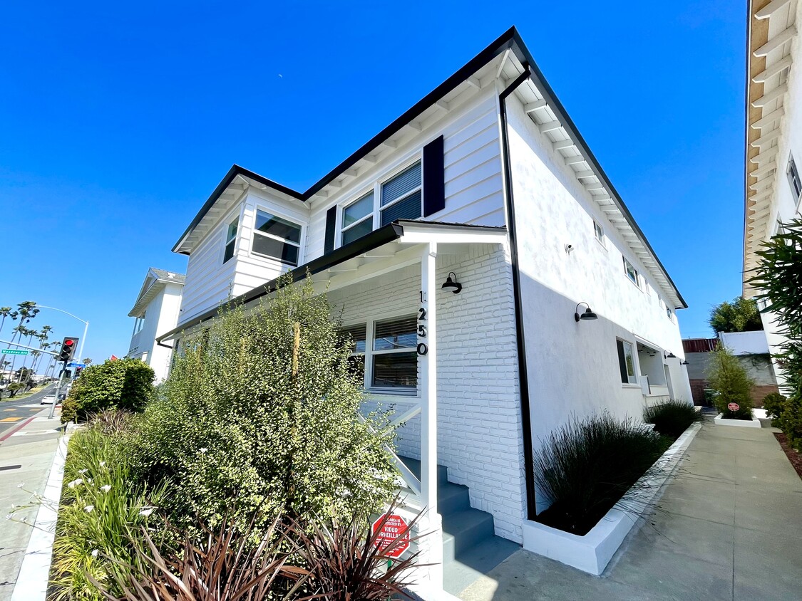 Primary Photo - 1250 Manhattan Beach Blvd