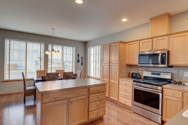 Building Photo - Modern 3 Bed 2 Bath Corner Home ** First M...