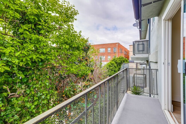 Interior Photo - 4037 W 28th St (B)