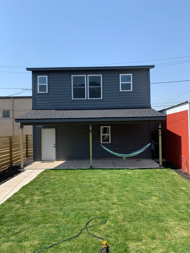 Studio Apartment w/ Deck - 1314 Olive St