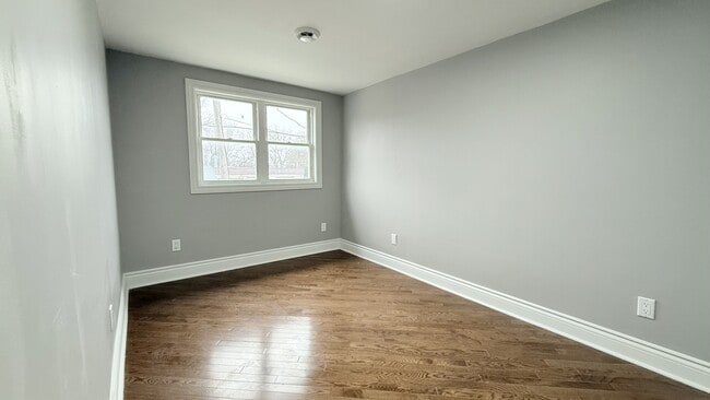 Building Photo - 316 Egerton St
