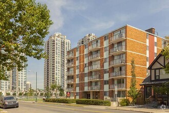 Building Photo - Camelot Suites