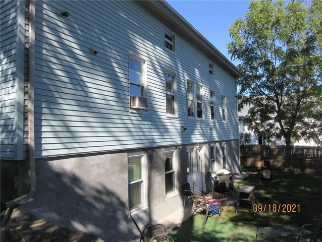 Building Photo - 18 Meeting St