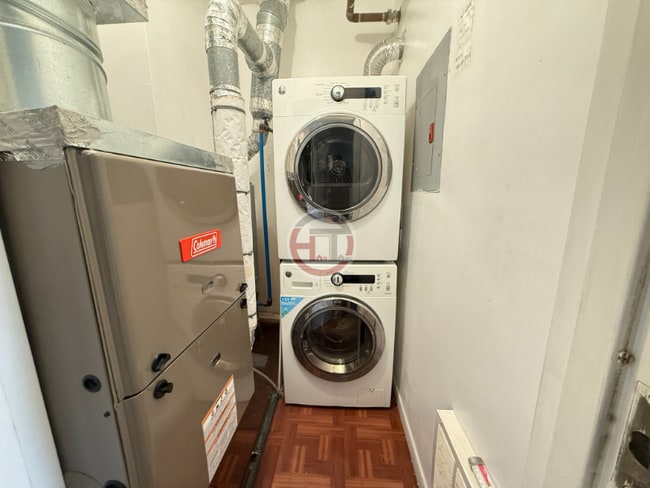 Building Photo - 227 Admiral Ln