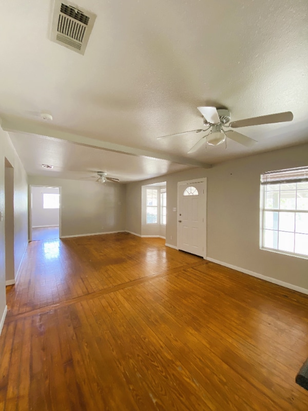 Foto del edificio - 143 Jasmine Ln