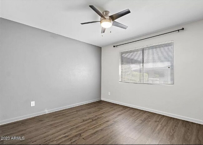 Foto del edificio - 2326 E Pinchot Ave