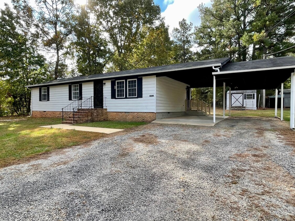 Foto principal - 3 Bed/2 Bath Rancher Near Lake Gaston