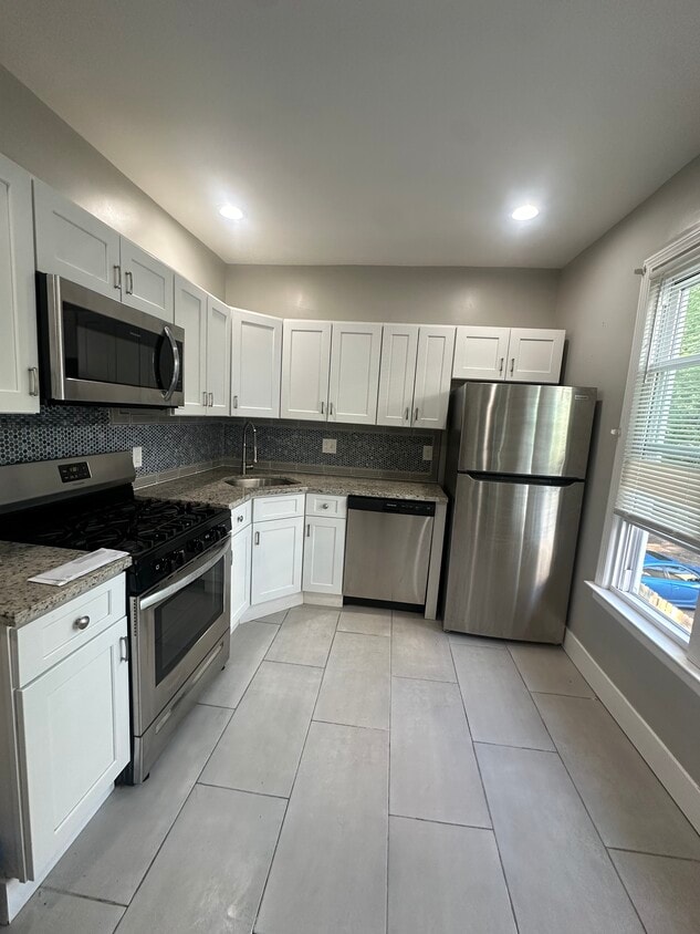 Primary Photo - 36 Mahl Ave