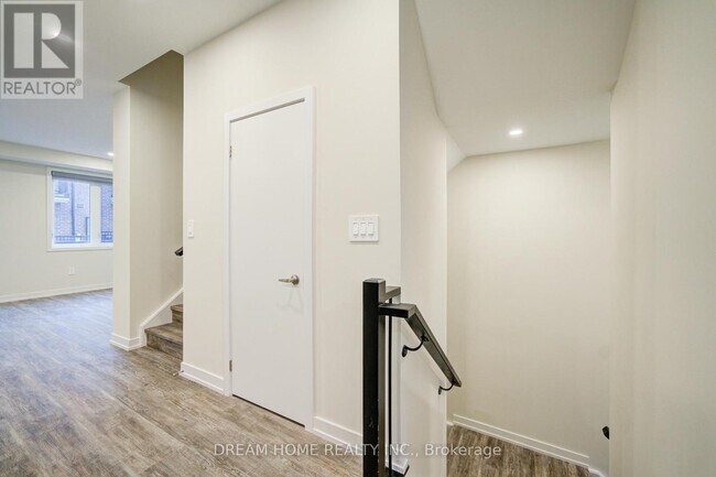 Photo du bâtiment - 6 Victor Metcalf Ln