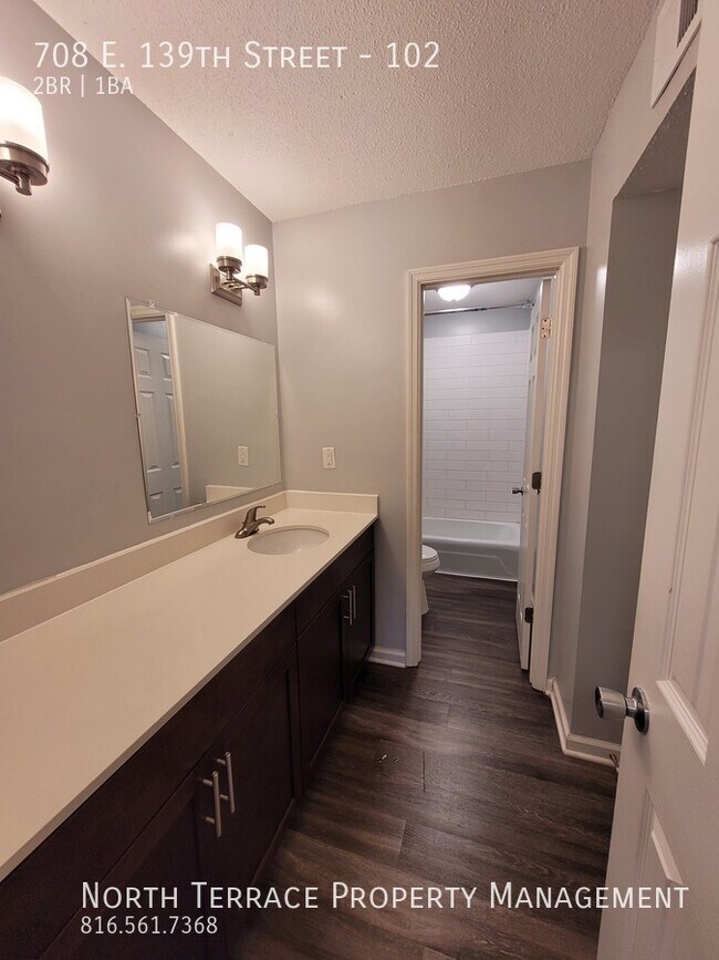 Building Photo - Renovated 2BR in South KCMO with Patio