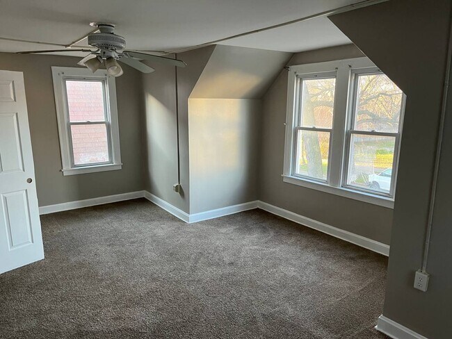 Foto del edificio - 8837 S Saginaw Ave