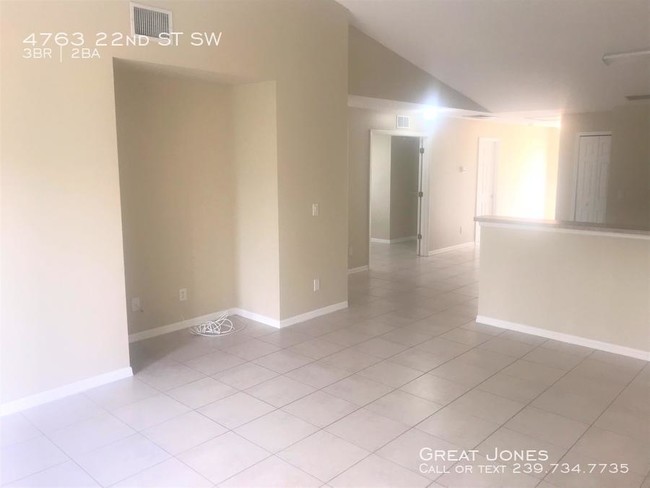 Building Photo - 3/2 Duplex in Lehigh Acres