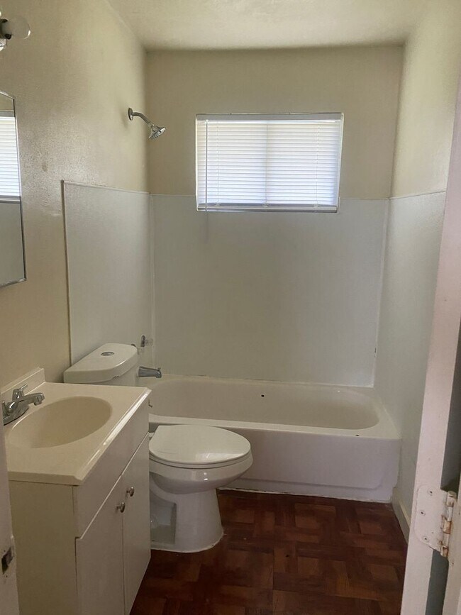 Building Photo - Nice 3 Bedroom 1 Bath House