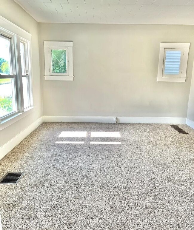 Building Photo - 5621 Prosser Ave