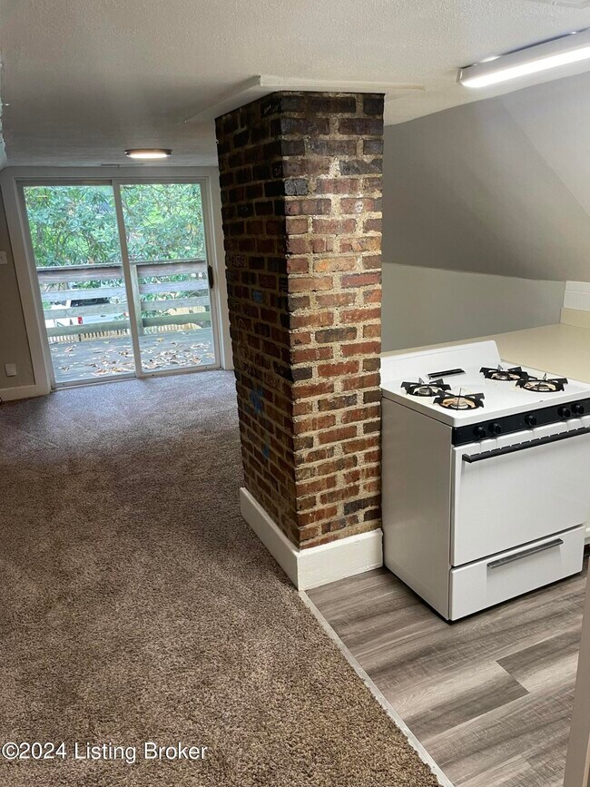 Foto del edificio - 2052 Midland Ave